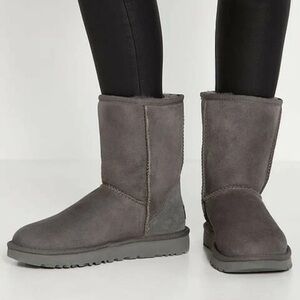 UGG CLASSIC Boots Size 7